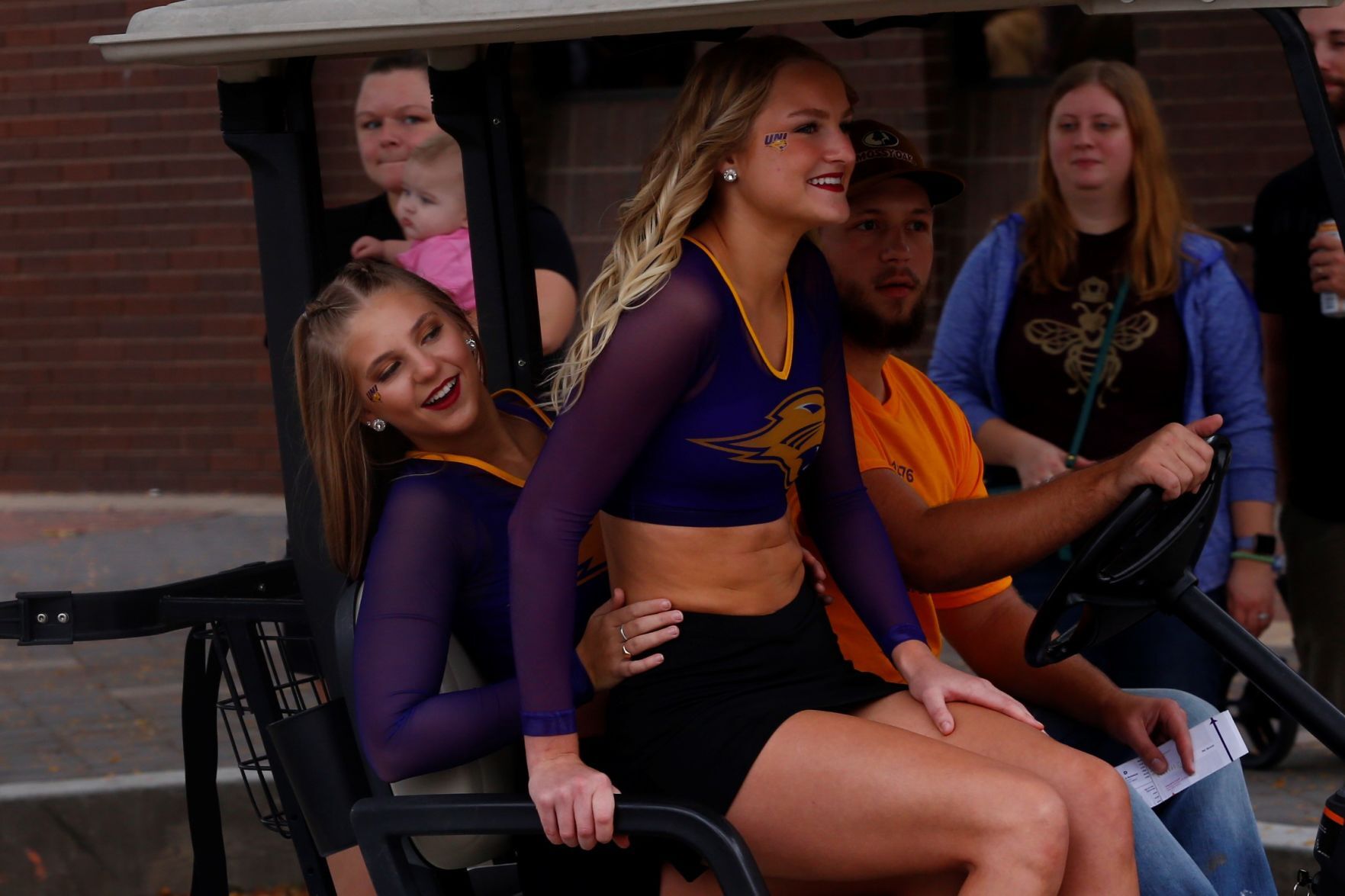 100221-uni-hoco-9